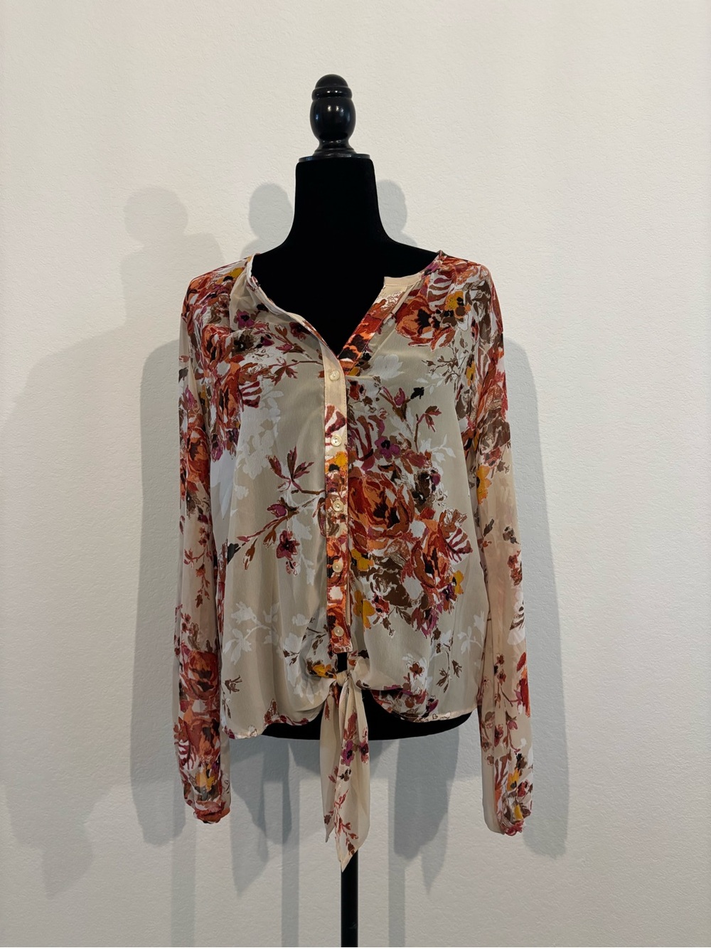 Kut from the Kloth Cream Floral Button-Front Tie Blouse